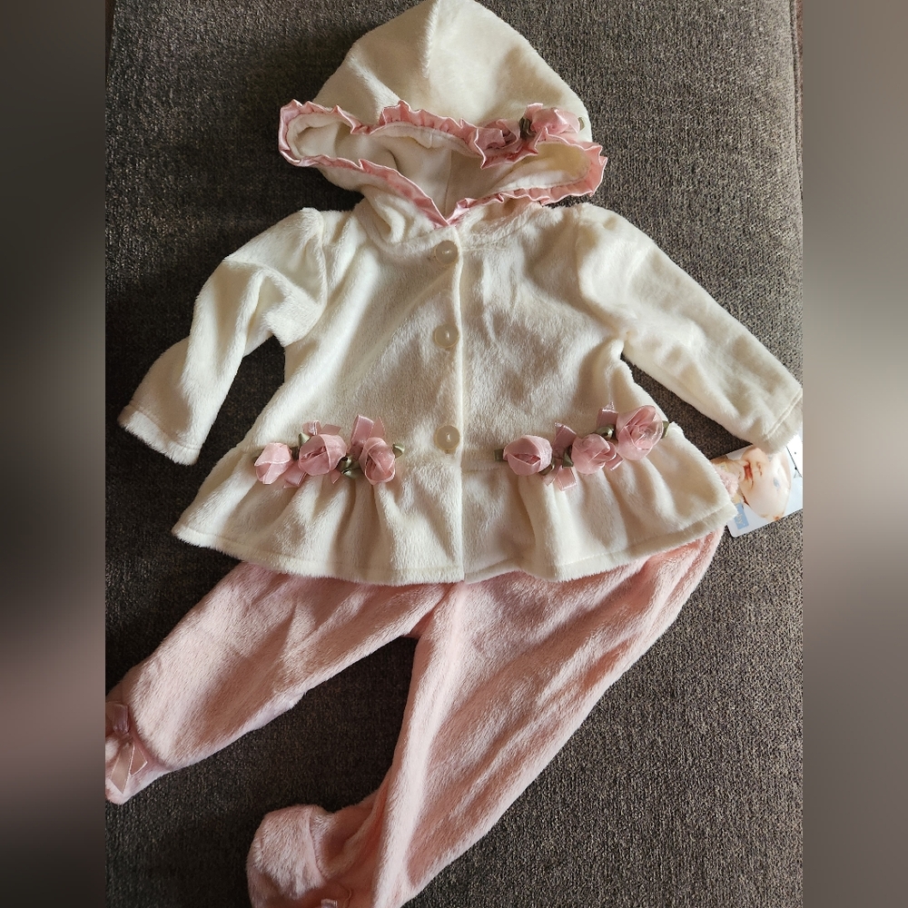 NWT Adorable Cream and Pink Baby Outfit with Floral Accents